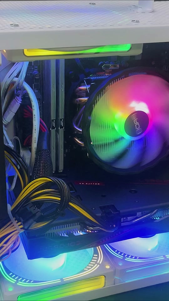 七彩虹gtx780进游戏有花点_七彩虹笑了_七彩虹center