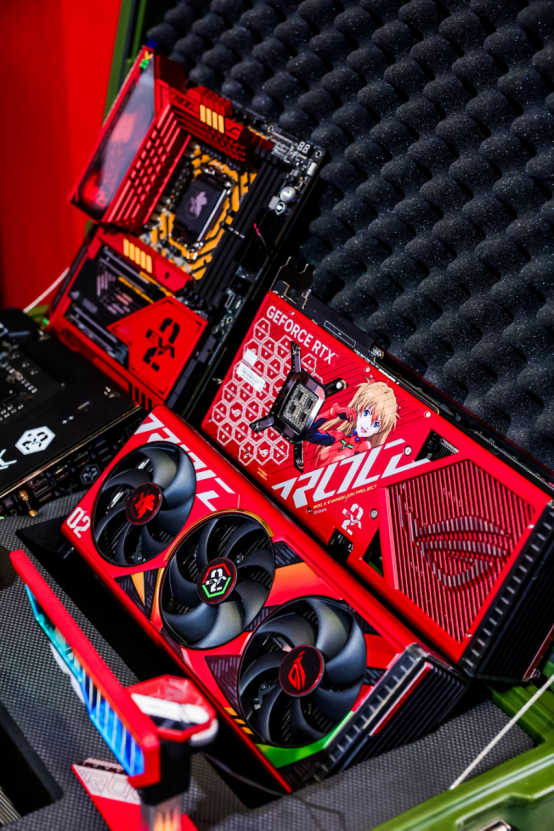 无与伦比的游戏盛宴华硕波塞冬GTX980显卡实拍