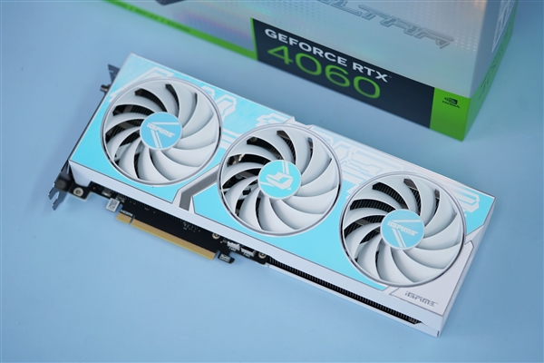 GTX950显卡揭秘：6Pin供电接口旁的隐藏插槽功能探索