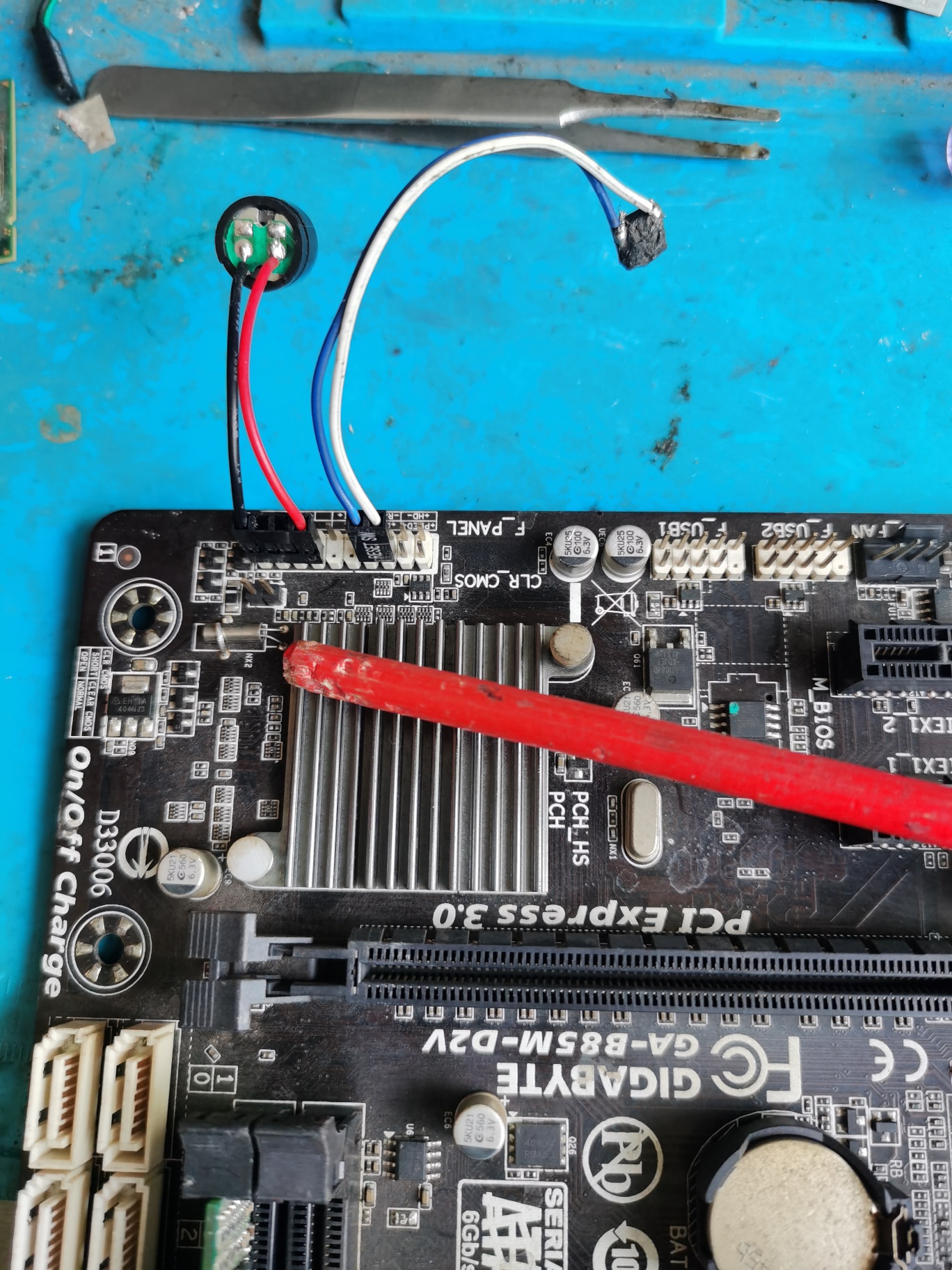 拆解技嘉5600xt_技嘉960显卡怎么拆_技嘉gtx960拆解
